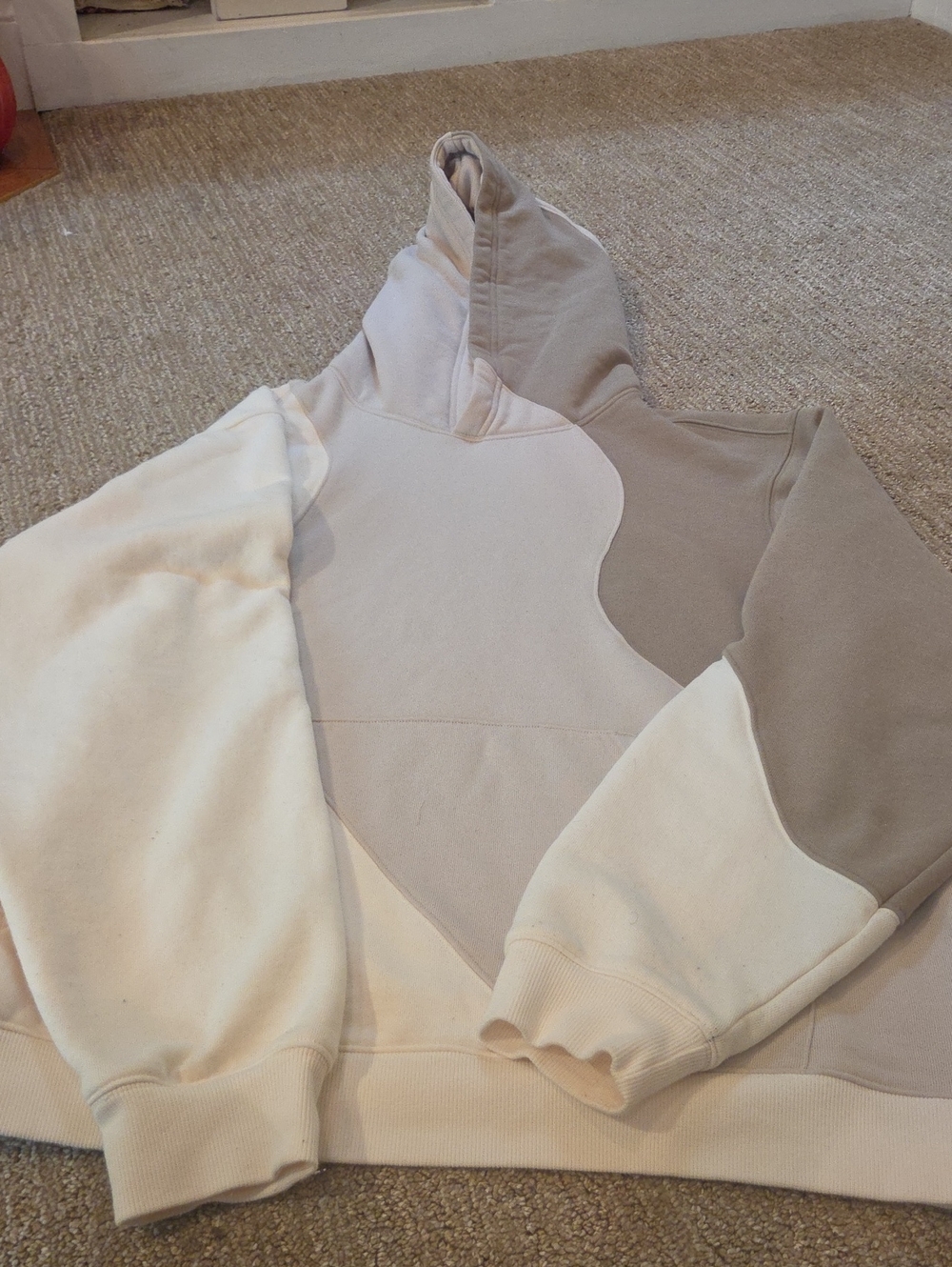 ALO Yoga Colorblock Cream and Tan Hoodie MEDIUM